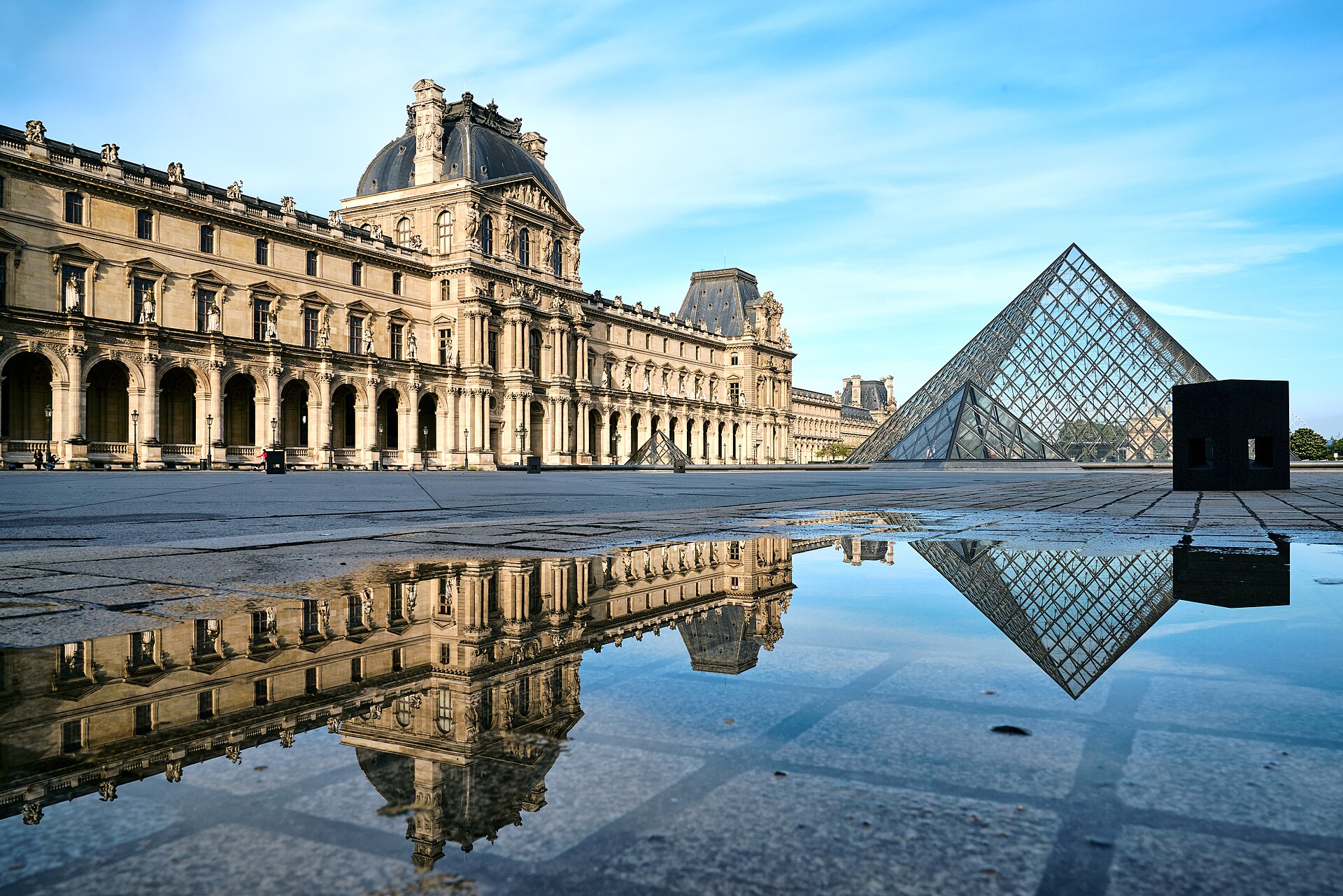 Louvre Museum 1/1